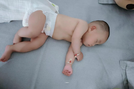 深圳几个月宝宝会抬头